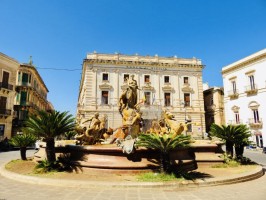 Fontana di Diana Syracuse Ortygia Southeast Sicily Italy Travel Blog