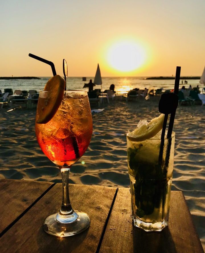 Beach Cocktail in Tel Aviv Israel ; Tel Aviv City Trip Travel Blog Inspirations