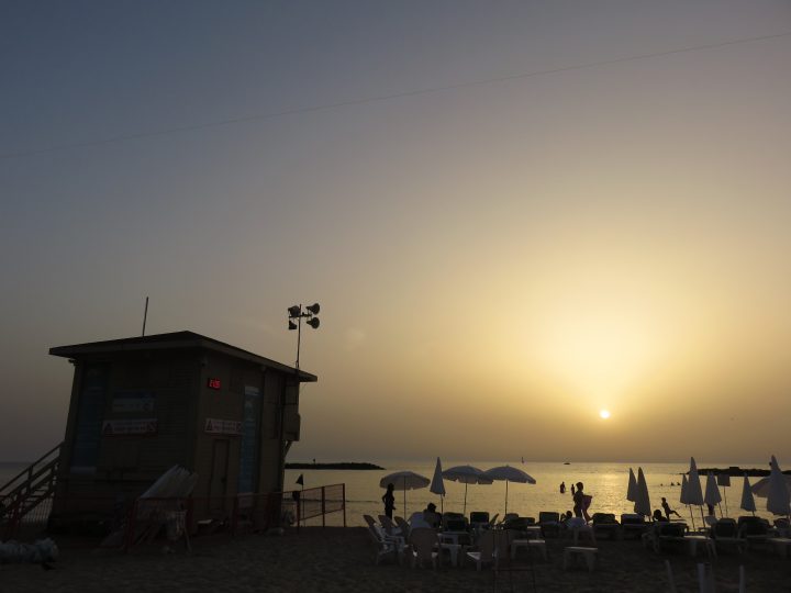 Sunset on Frishman beach in Tel Aviv Israel ; Tel Aviv City Trip Travel Blog Inspirations