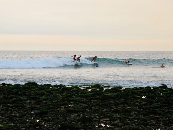 Surf and surfing at Máncora Peru, travel blog Peru
